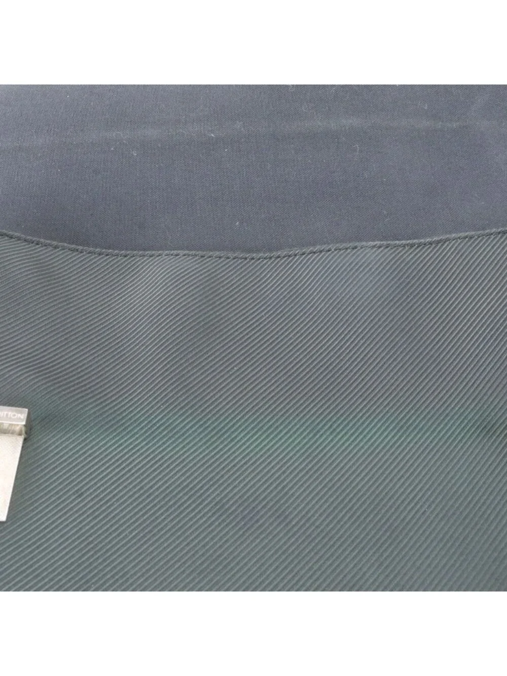 Louis Vuitton Taiga Saratov GM Leather Shoulder Bag Crossbody Messenger
